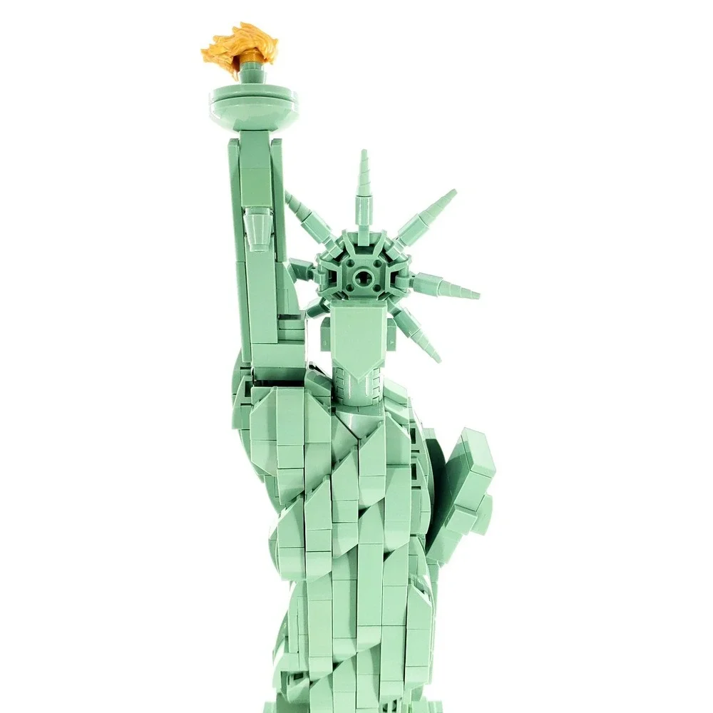 LEGO ARCHITECTURE: Statue of Liberty (21042) Complete w/ Instruction Manual